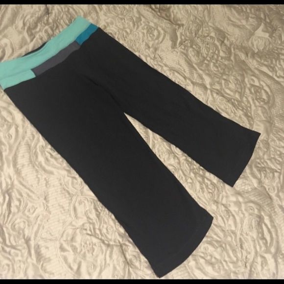 Like New Lululemon 🍋 capris - Picture 3 of 7